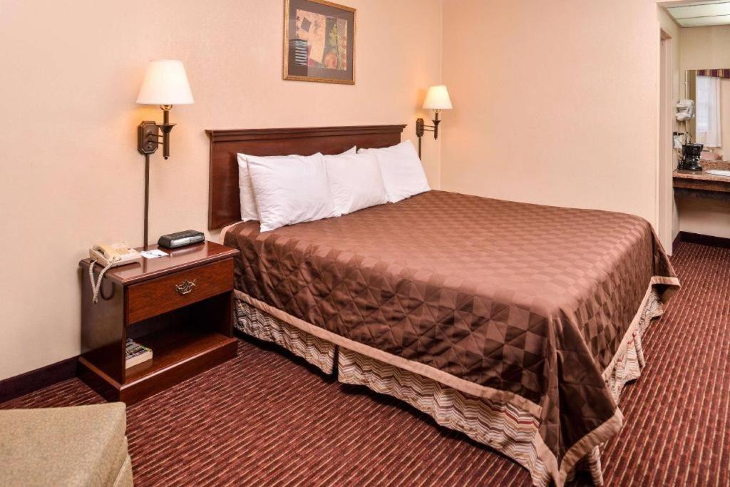 Americas Best Value Inn Alliance Екстериор снимка