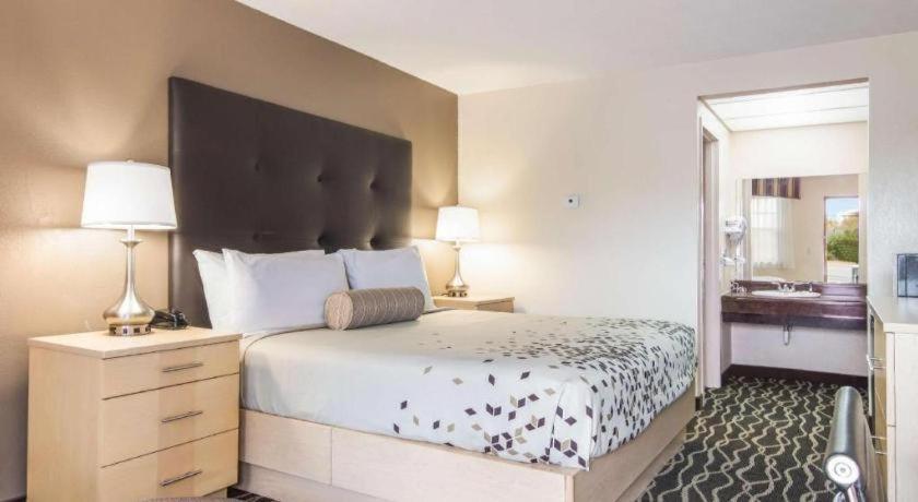 Americas Best Value Inn Alliance Екстериор снимка